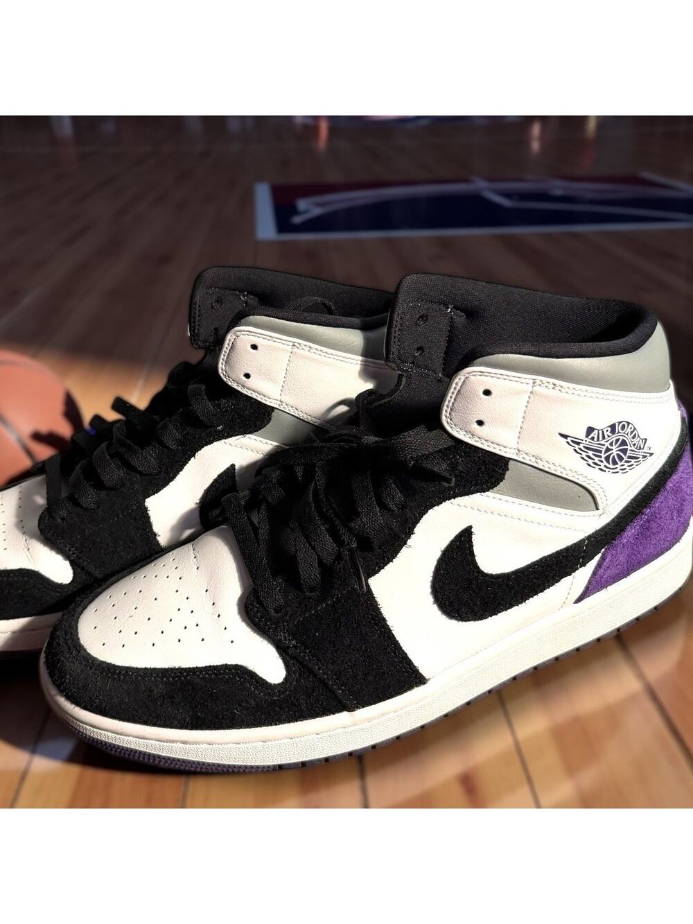 Men's 11.5 NIKE AIR JORDAN 1 Mid SE Varsity Purple Leather Sneakers EUC With COA